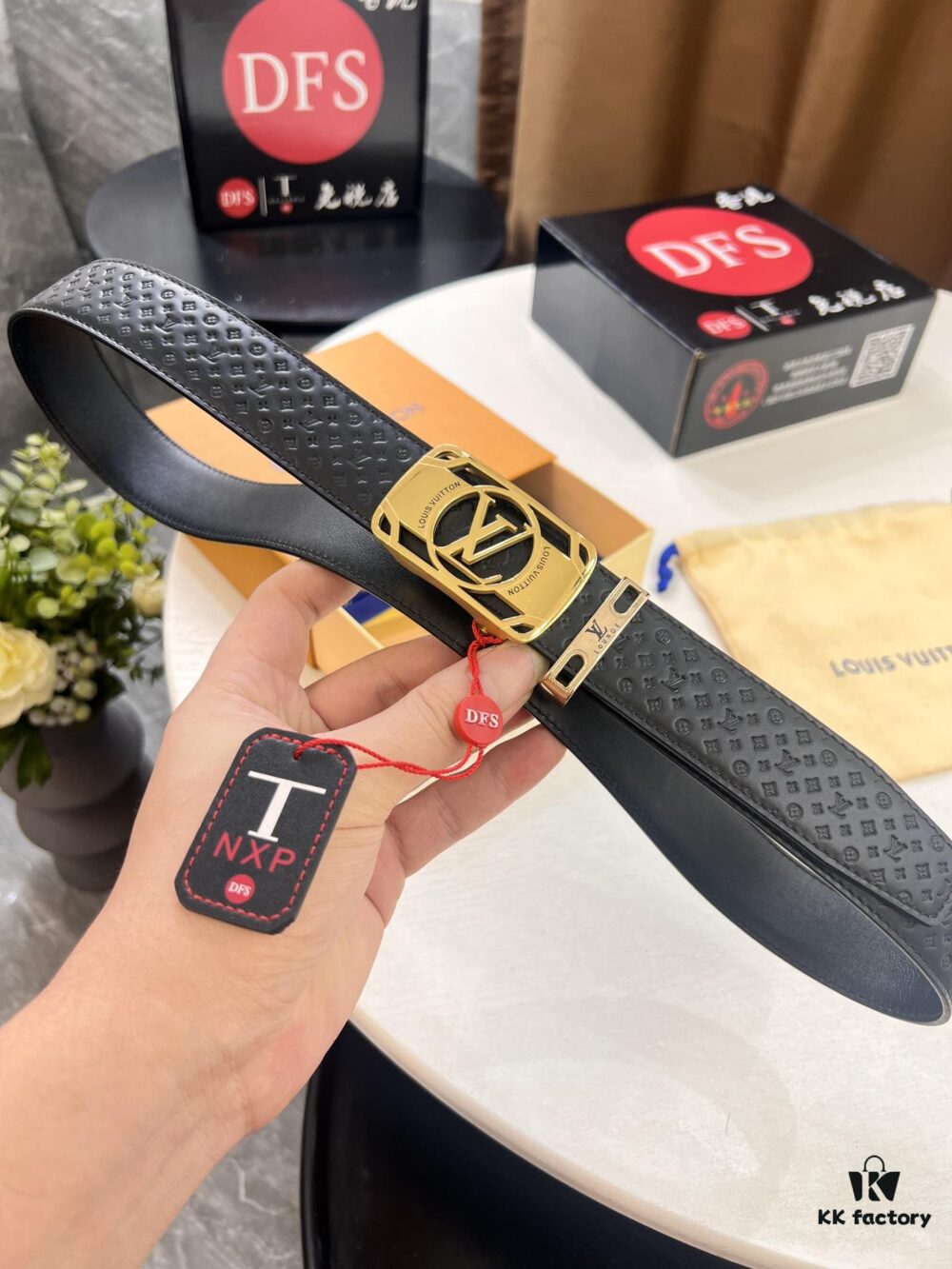 Louis Vuitton Automatic Buckle Belt, Top-Quality Genuine Leather, Imported Full-Grain Calfskin with Refined Grain Texture, 3.5 cm Width, Luxury Business Formal Accessory