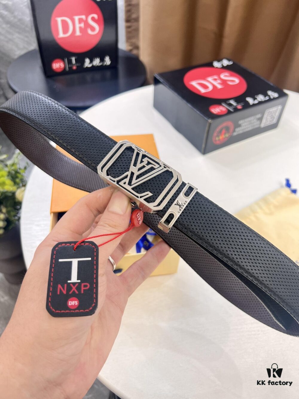 Louis Vuitton Automatic Buckle Belt, Top-Quality Genuine Leather, Imported Full-Grain Calfskin with Fine Grain Texture, 3.5 cm Width, Smooth Slide Mechanism, Stainless Steel LV Hardware