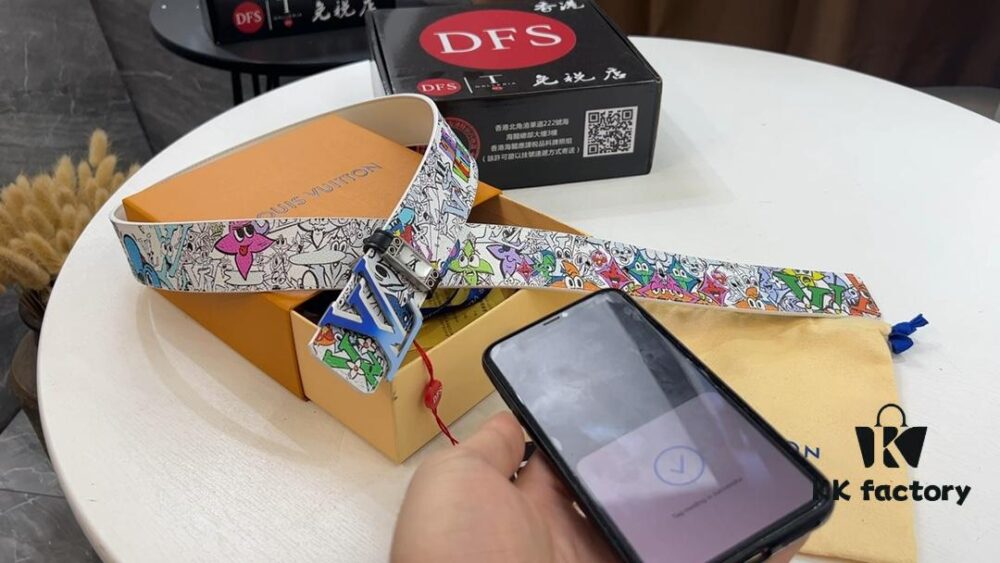 LV New Monogram Belt with Video Anti-Counterfeiting and Network Sensing Technology, Fashionable Casual Style, Reversible Design