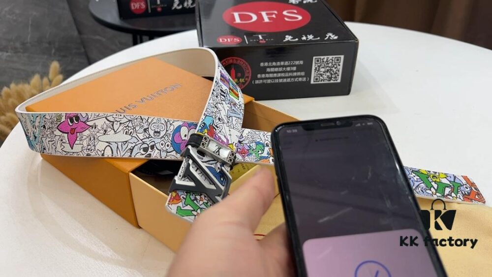 LV New Monogram Belt with Video Anti-Counterfeiting and Network Sensing Technology, Fashionable Casual Style, Reversible Design