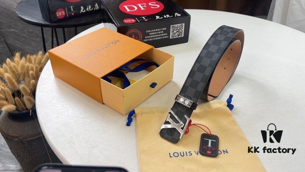 LV New Checkered Leather Belt, Fashion Casual Style with Video Anti-counterfeiting Induction Network