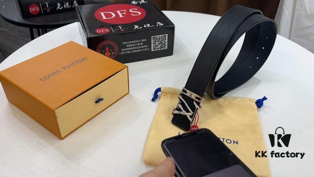 Genuine Synchronized Water Ripple Full-Grain Leather Double-Sided Use Stainless Steel Hardware Chip Sensing to Official Website