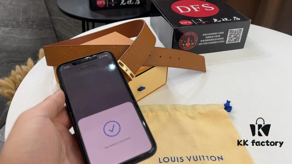 LV New Style Textured Leather Belt with Video Anti-counterfeiting Induction Network Access, Fashionable and Casual Double-sided Wear