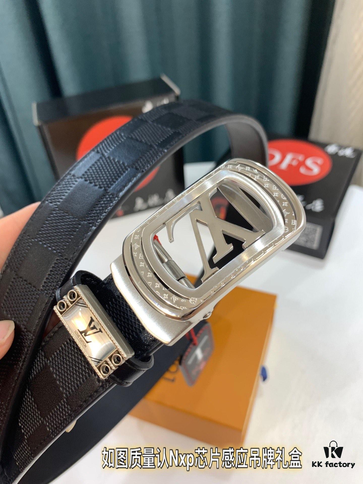 Louis Vuitton Automatic Buckle Belt, Genuine Cowhide, Top-Quality Business Formal Belt with LV Stainless Steel Hardware, 3.5 cm Width