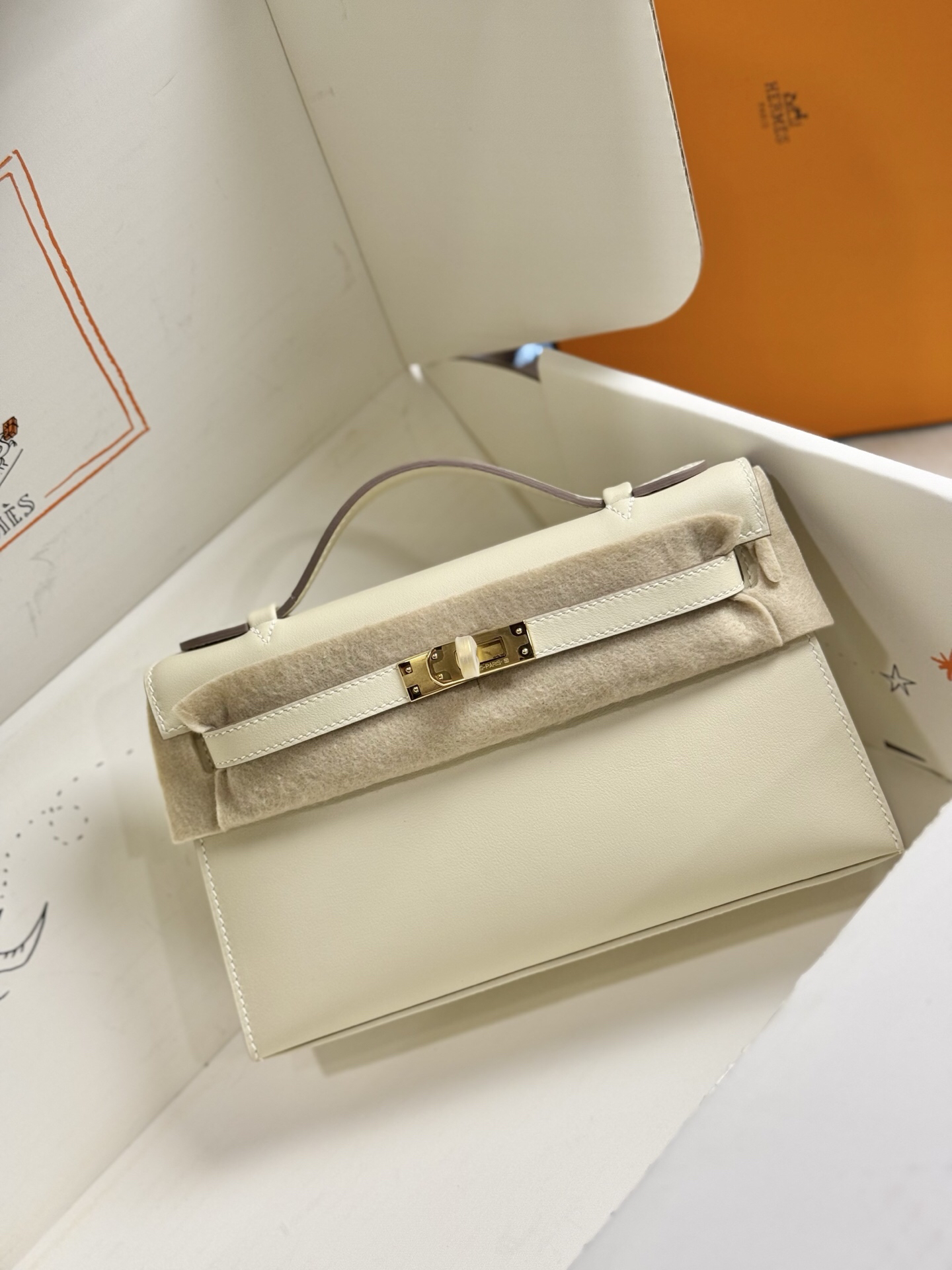 Milkshake White Kelly Generation 1