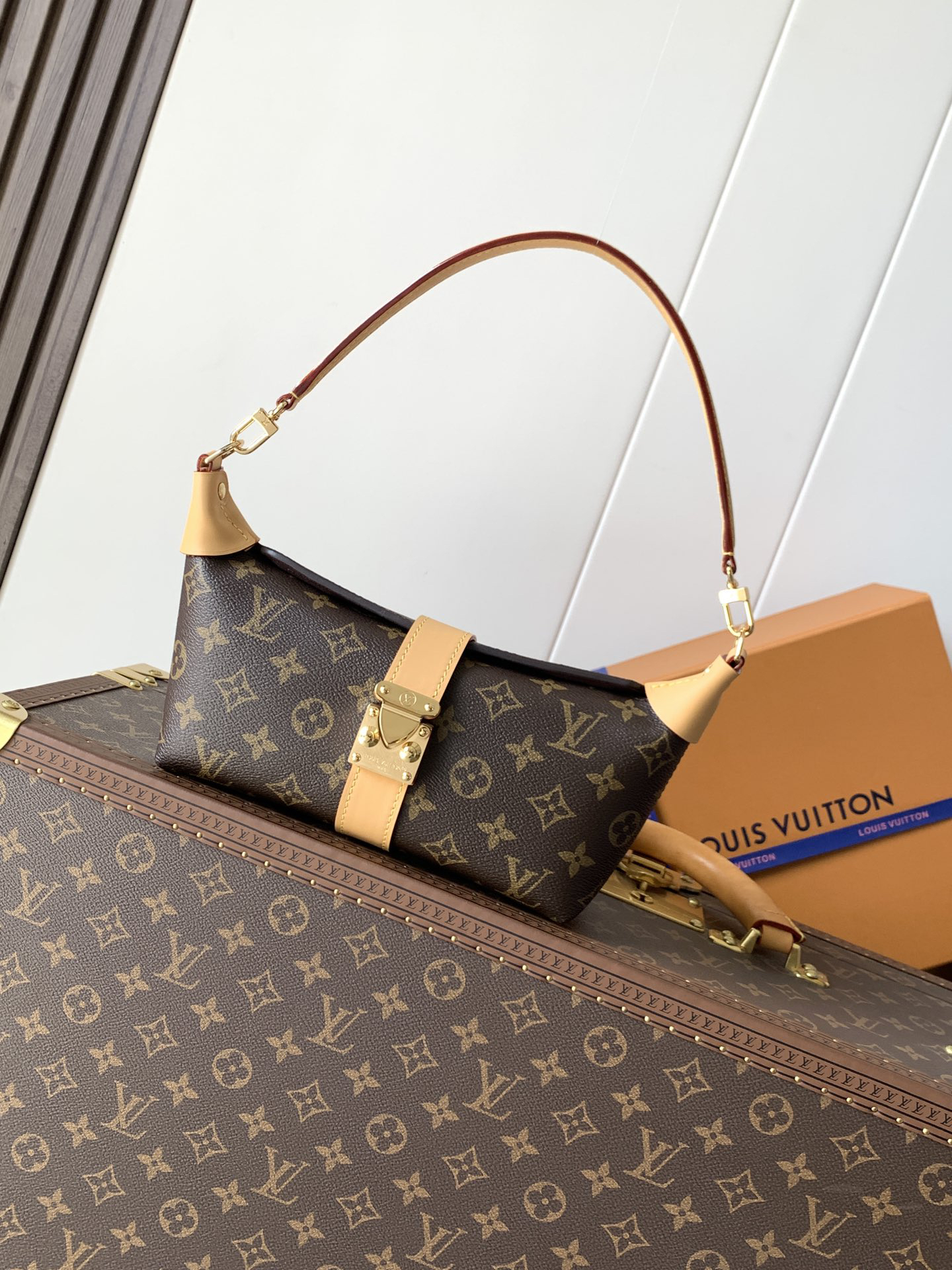 Louis Vuitton This Pochette Mia handbag, part of the Monogram collection, features a Monogram canvas body accented with cowhide leather trim.
