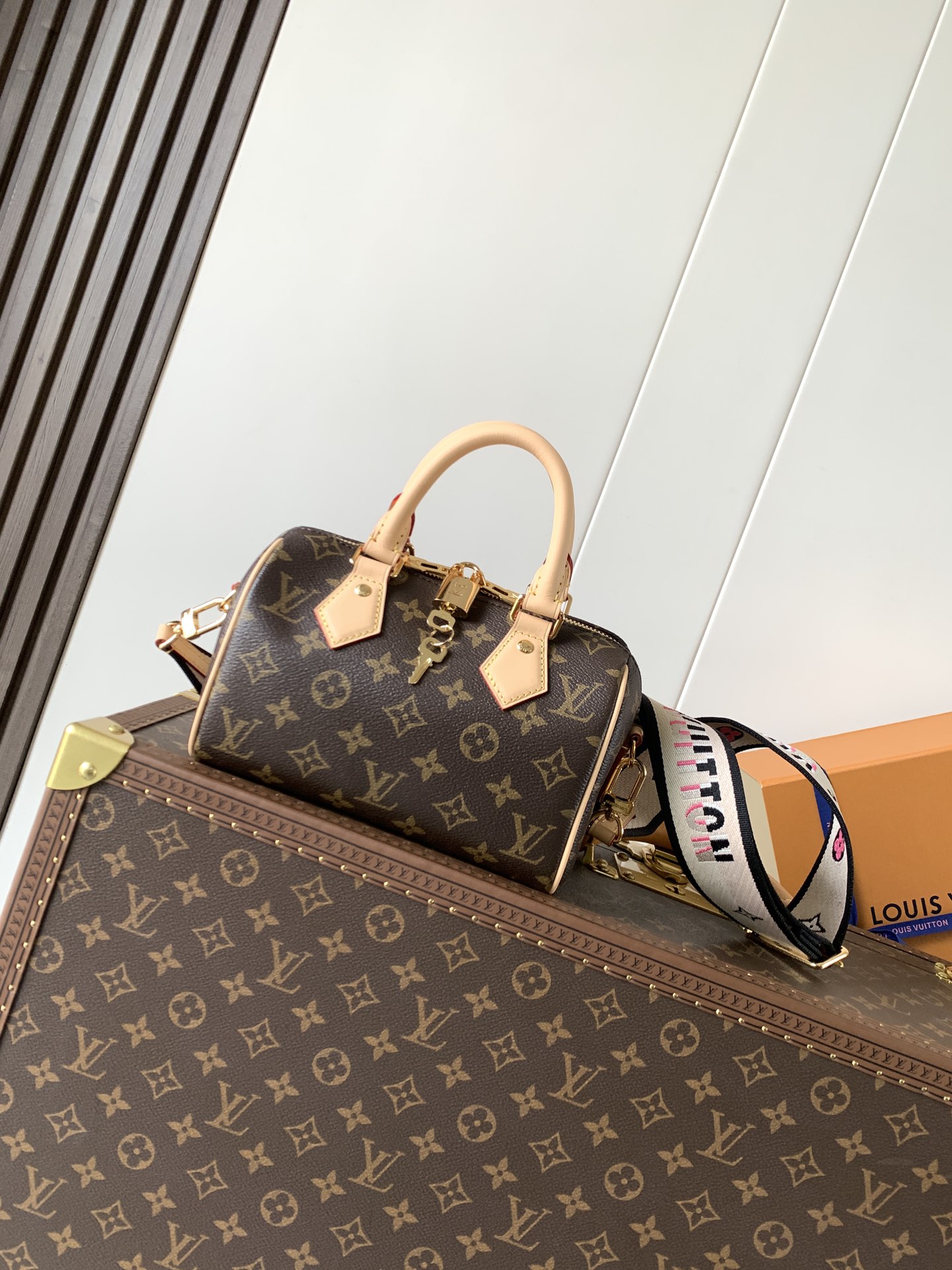 Louis Vuitton Drawing inspiration from the House's classics, the Sedy Bandoulière 20 handbag features cowhide leather trim accenting its Monogram canvas.