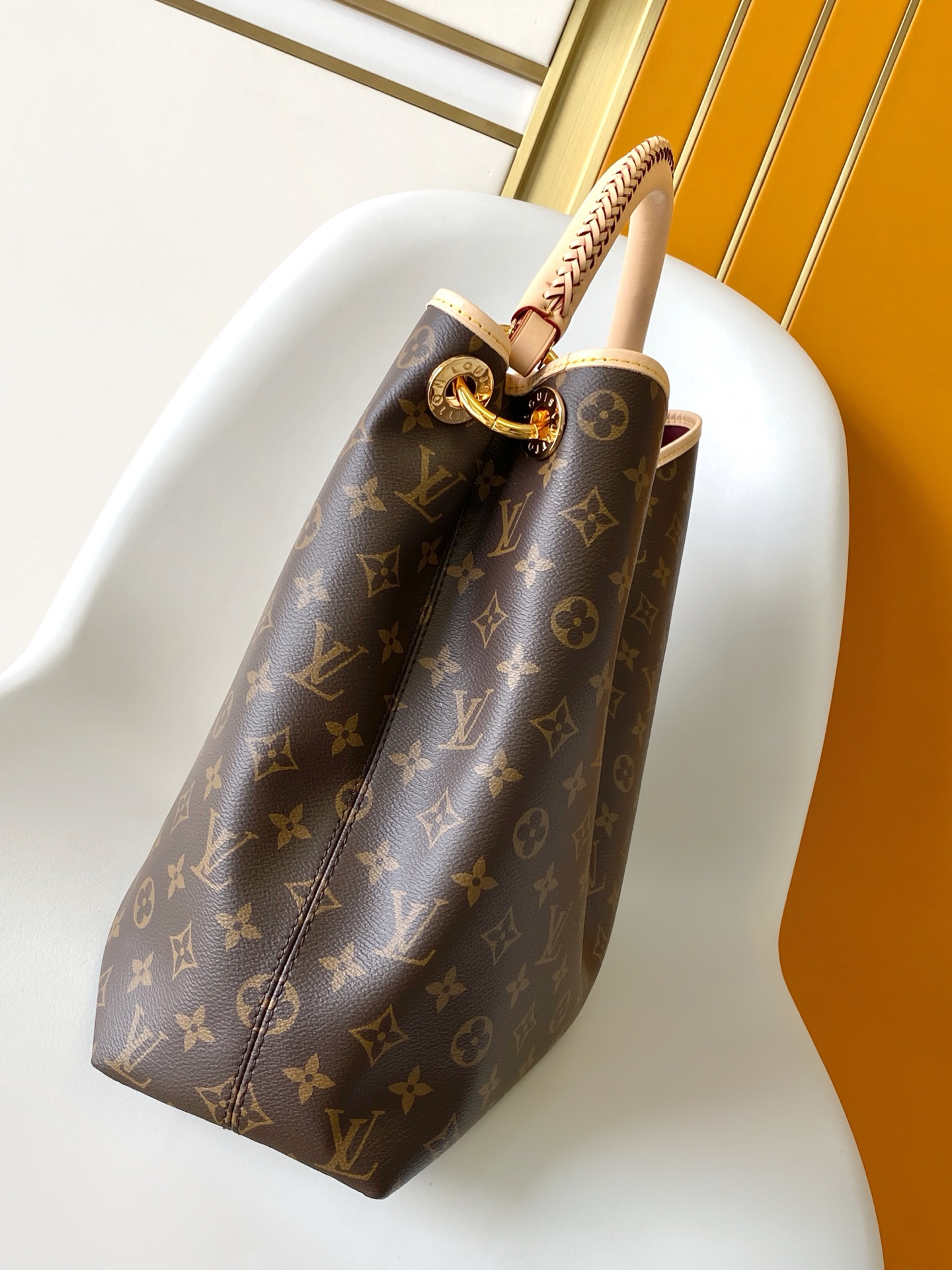 Louis Vuitton This Again bag is a contemporary, more supple, and iconic reinterpretation of the Artsy model, originally launched in 2010.