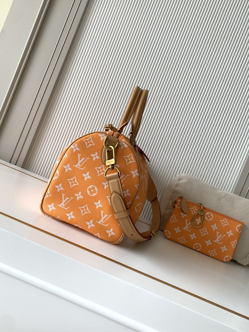 Louis Vuitton M14064 Orange: This Sedy Bandoulière 30 handbag features a design rendered upon a surface of refined cowhide leather.