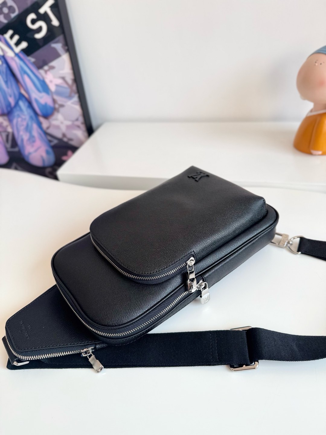 Louis Vuitton This Avenue shoulder bag is crafted from Taïga cowhide leather.