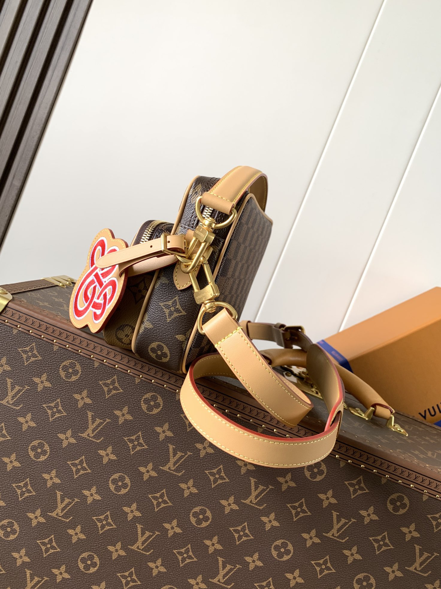Louis Vuitton This Nil messenger bag features a Monogram canvas body accented with Damier and Monogram Reverse canvas patches, creating an elegant patchwork effect.