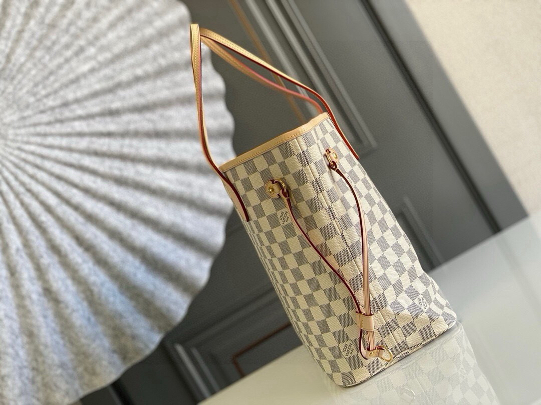 Louis Vuitton The legendary Neverfull handbag: always ready to meet your every need.