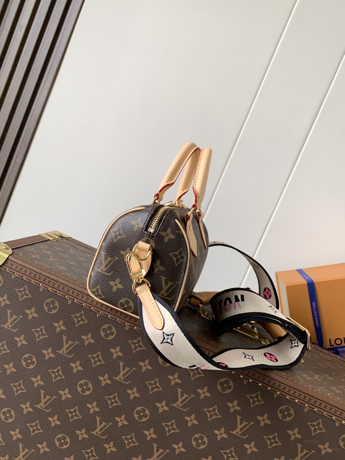 Louis Vuitton Drawing inspiration from the House's classics, the Sedy Bandoulière 20 handbag features cowhide leather trim accenting its Monogram canvas.