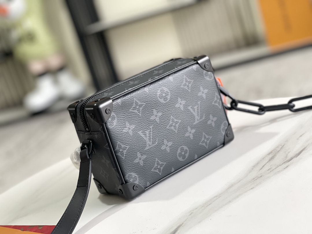 Louis Vuitton M44735 Premium Enhanced Edition: The leather used is Grade A Italian leather sourced from the original manufacturing factory—hence the designation "Premium."