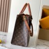 Louis Vuitton This ONTHEGO ORGANIZER handbag