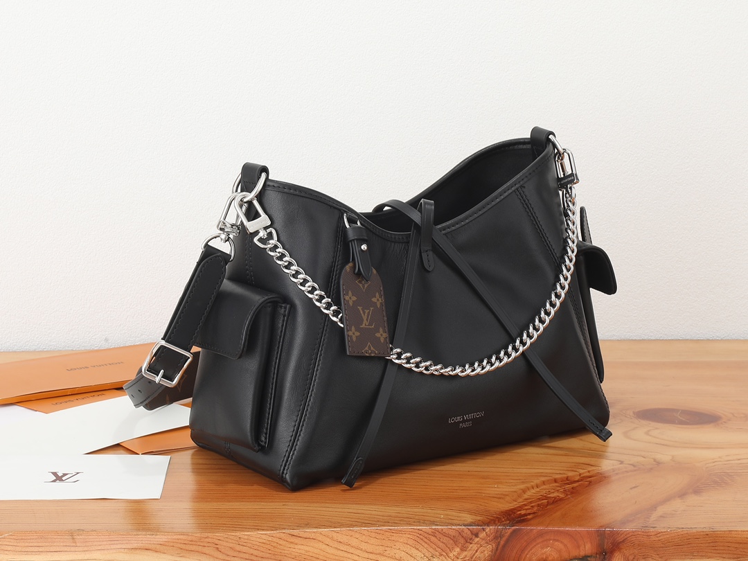 Louis Vuitton This small CarryAll Cargo handbag is crafted from soft lambskin, featuring a stylishly micro-crinkled finish.