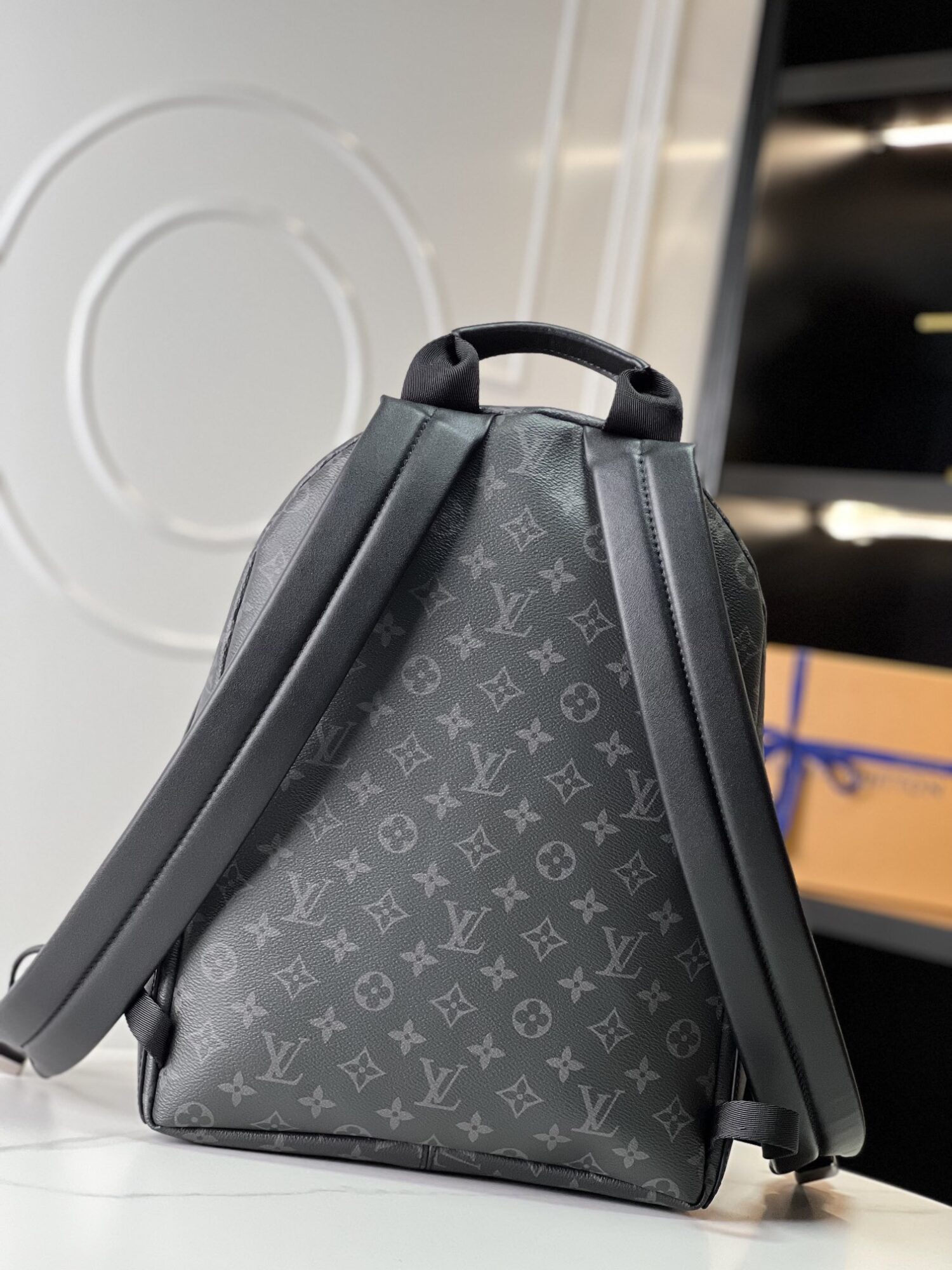 Crafted from Monogram Eclipse canvas, this small Discovery backpack retains its versatile functionality in a more compact silhouette.