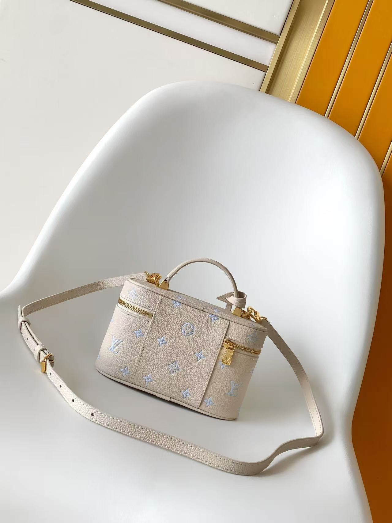 Louis Vuitton M27744 Blue Silk-Screen Print, Full Leather Bag — Vanity Chain Pouch