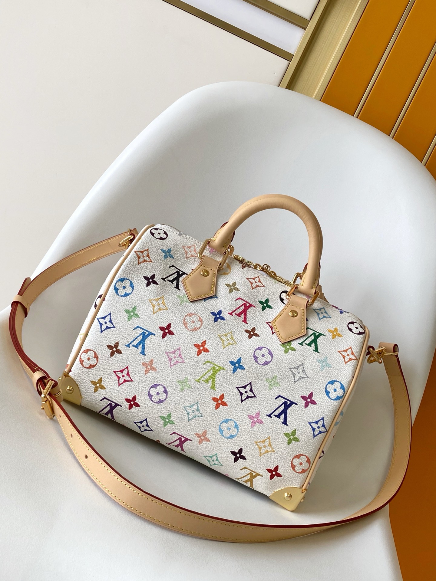 Louis Vuitton The M13085 Speedy Bandoulière 25 handbag features the classic Monogram pattern.