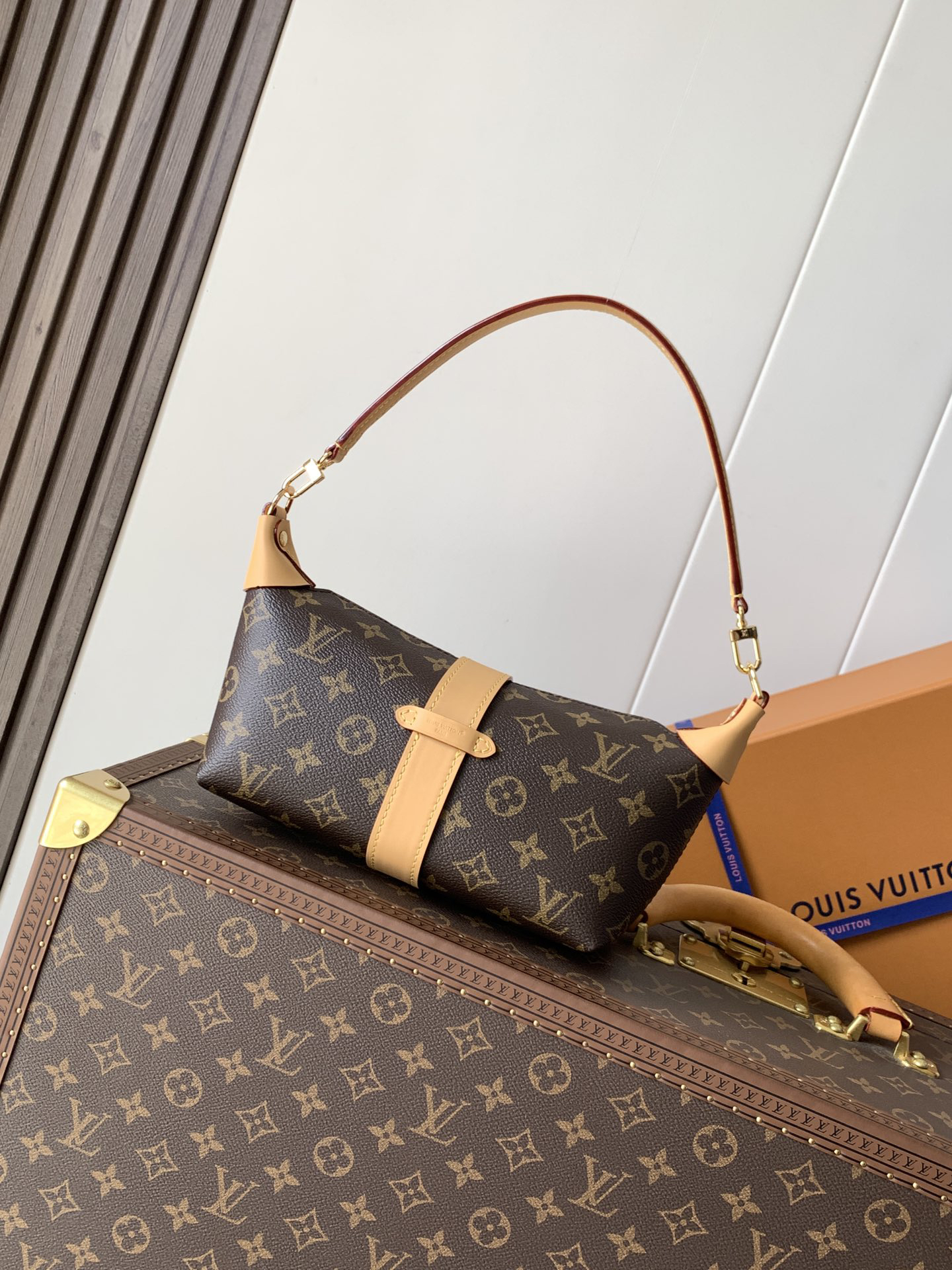 Louis Vuitton This Pochette Mia handbag, part of the Monogram collection, features a Monogram canvas body accented with cowhide leather trim.