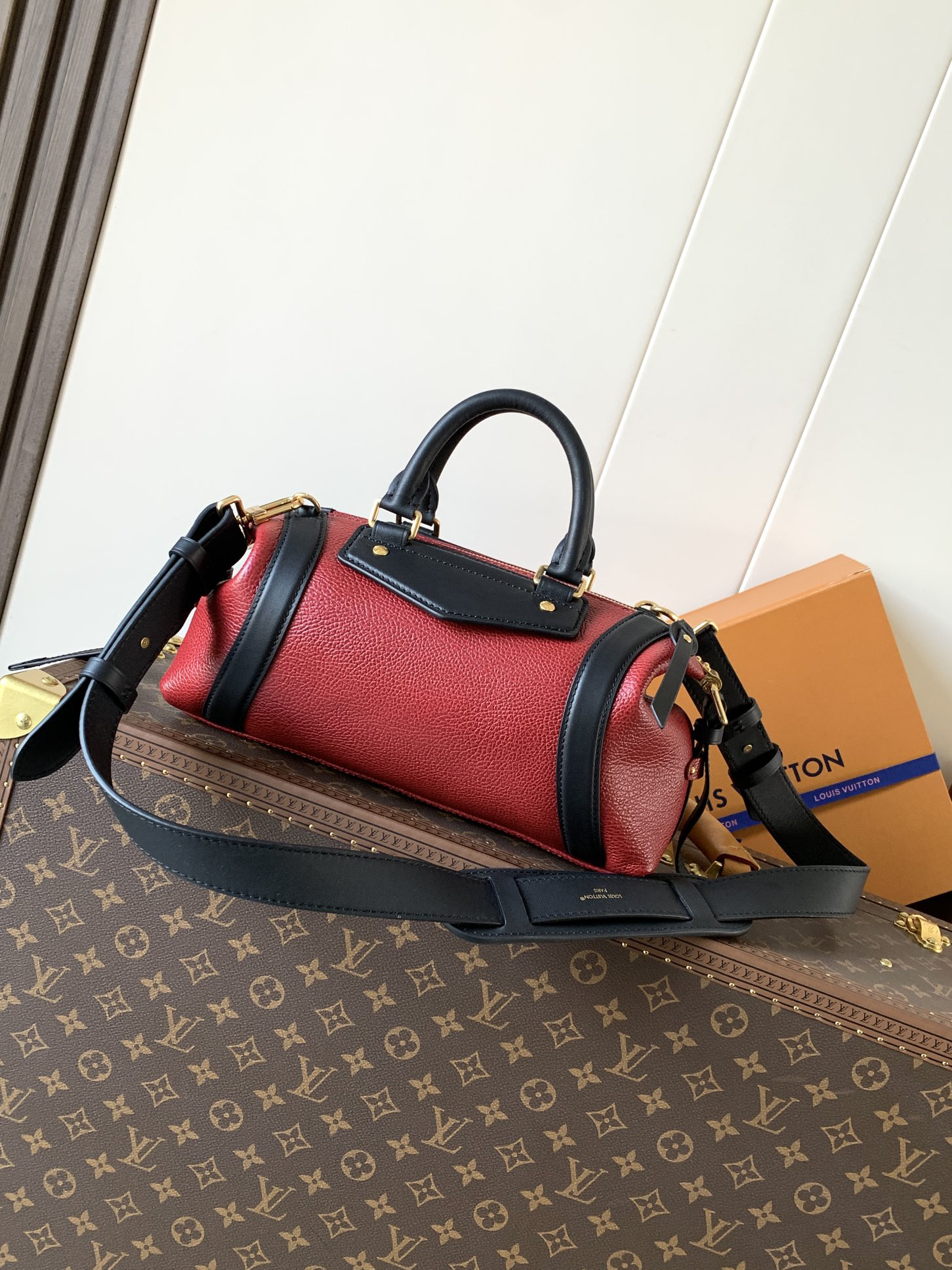 Louis Vuitton Part of the Spring/Summer 2025 Collection, the Nano LV Rider bag combines pixelated grained lambskin with elements of smooth cowhide.