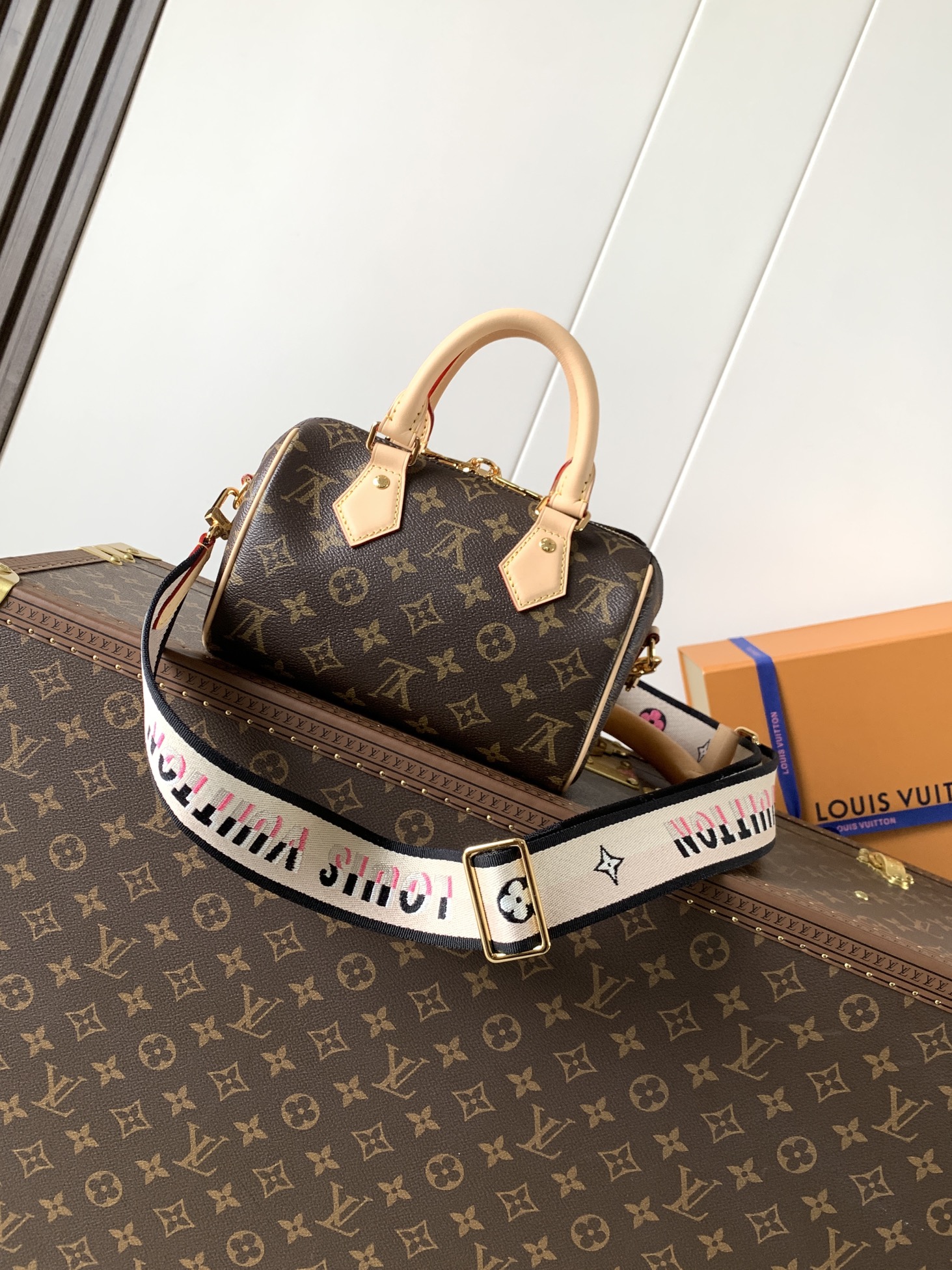 Louis Vuitton Drawing inspiration from the House's classics, the Sedy Bandoulière 20 handbag features cowhide leather trim accenting its Monogram canvas.