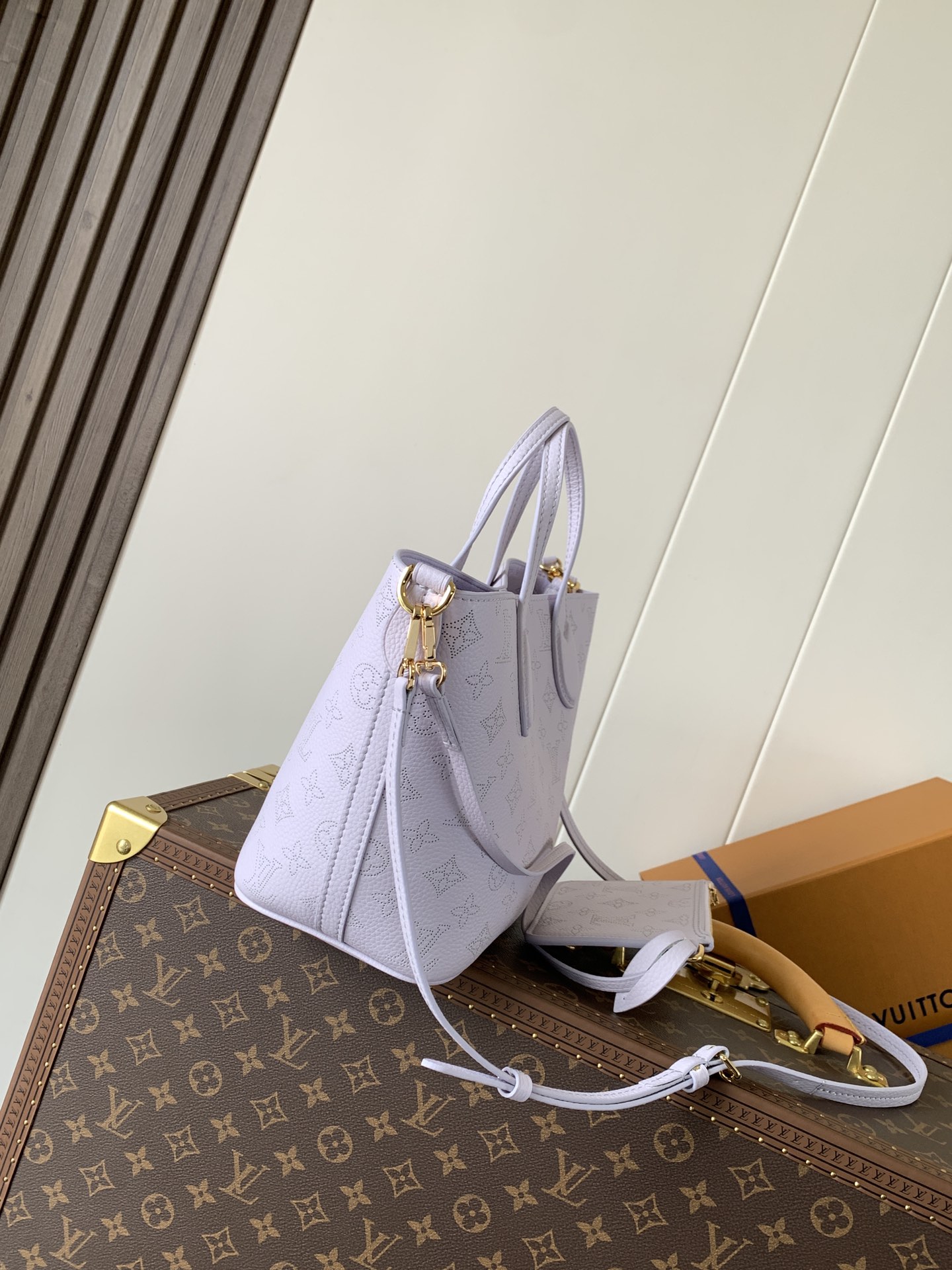 Louis Vuitton This small Blossom handbag is steeped in the modern hues of the new season.