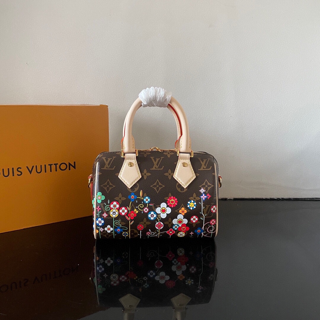 Louis Vuitton This Speedy Bandoulière 20 handbag combines Monogram canvas with cowhide leather trim.
