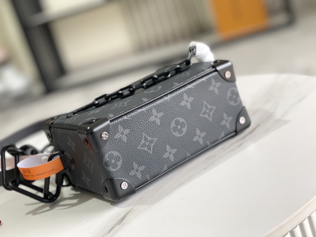 Louis Vuitton M44735 Premium Enhanced Edition: The leather used is Grade A Italian leather sourced from the original manufacturing factory—hence the designation "Premium."