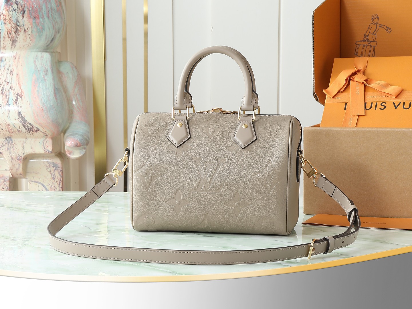 Louis Vuitton M59273 Grey — Full Leather Embossed Speedy "Pillow" Bag — Speedy Bandoulière 25 Handbag (M58947)