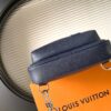 Louis Vuitton M30971 Midnight Blue This Avenue shoulder bag is made of Taïga cowhide leather.