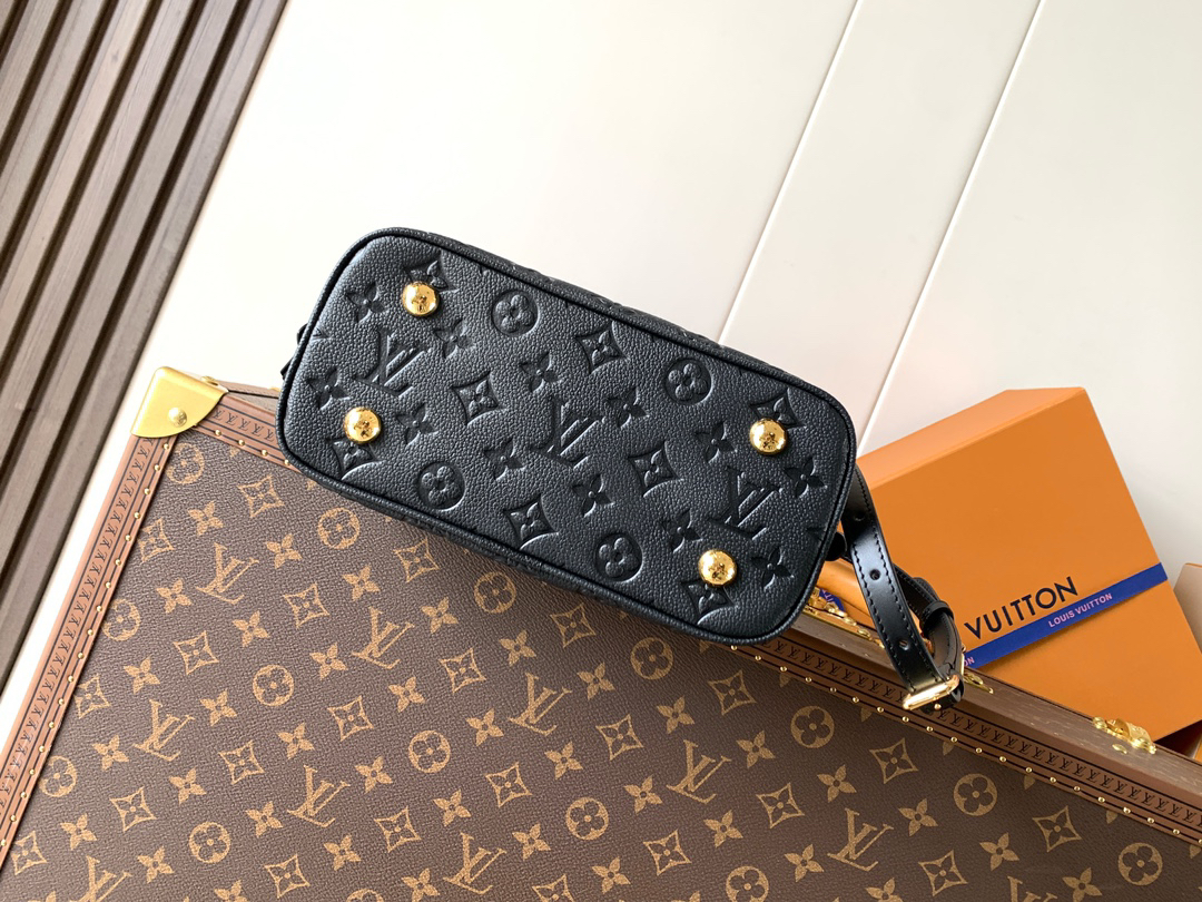 Louis Vuitton This Alma BB handbag showcases the iconic Alma BB silhouette, crafted from the House's exceptionally soft Monogram Empreinte leather.