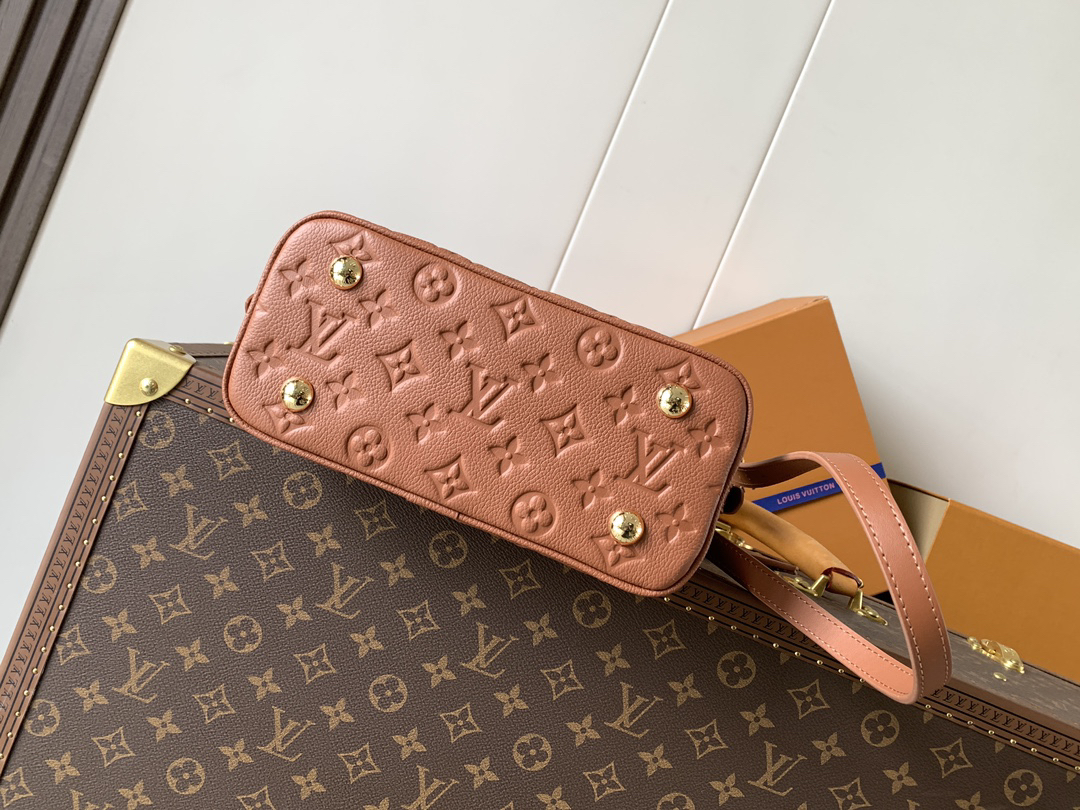 Louis Vuitton This Alma BB handbag showcases the iconic Alma BB silhouette, crafted from the House's exceptionally soft Monogram Empreinte leather.
