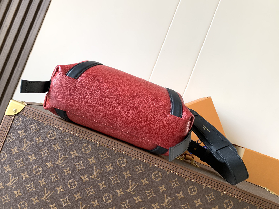 Louis Vuitton Part of the Spring/Summer 2025 Collection, the Nano LV Rider bag combines pixelated grained lambskin with elements of smooth cowhide.