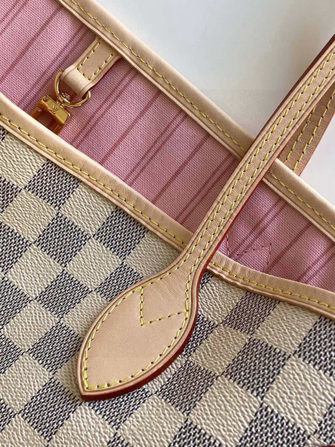 Louis Vuitton The legendary Neverfull handbag: always ready to meet your every need.