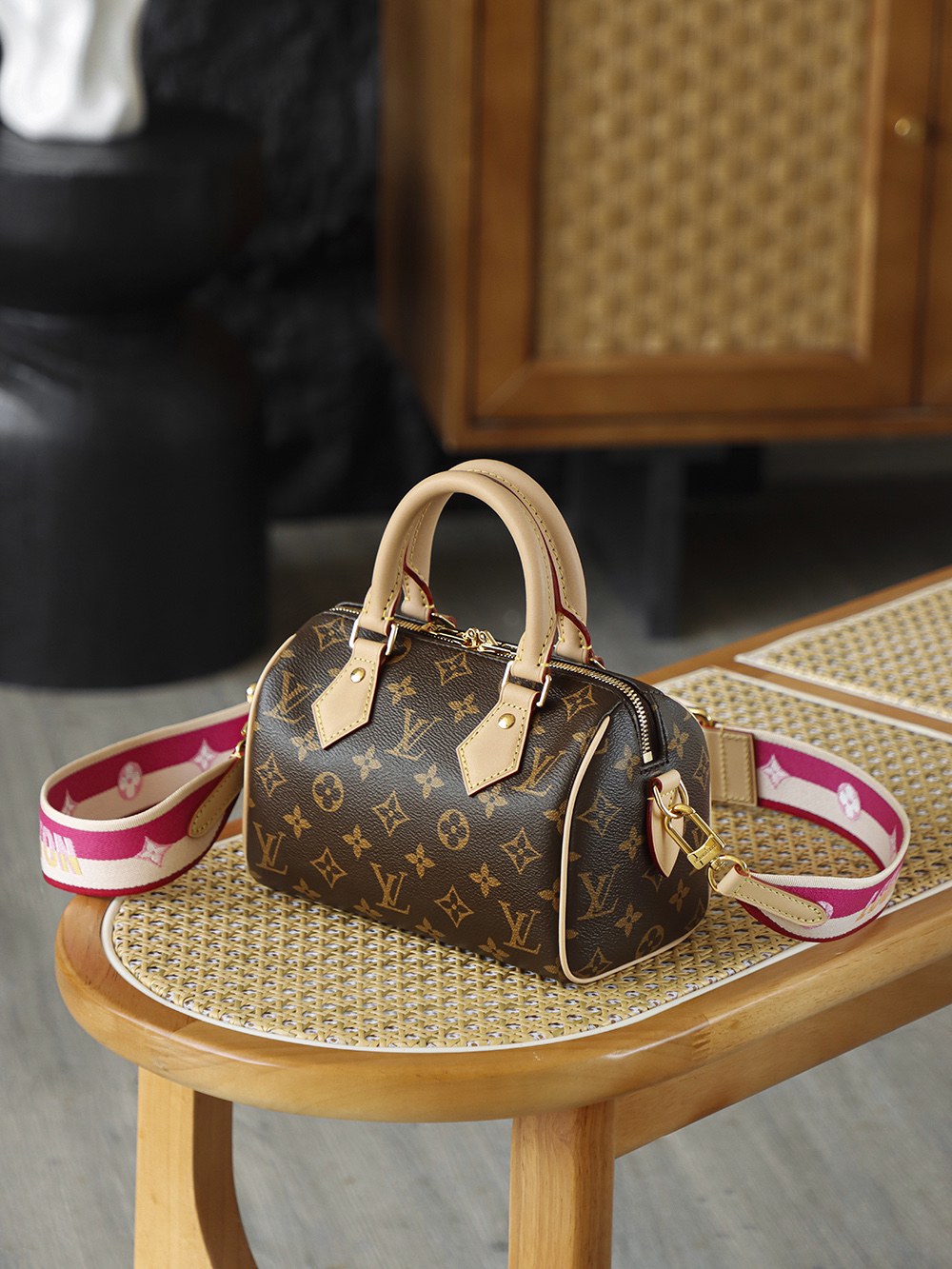Louis Vuitton The Speedy Bandoulière 20 carries the DNA of a century-old heritage, featuring an iconic, three-dimensional "pillow" silhouette that is both sleek and structured.