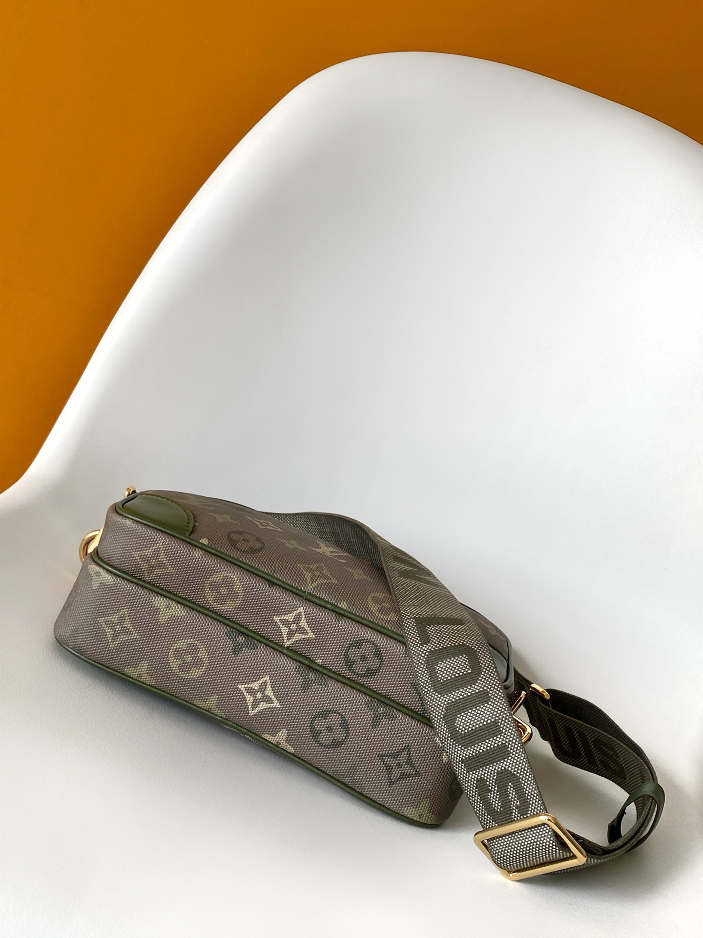 Louis Vuitton This Nil crossbody bag features a vintage silhouette crafted from Monogram Heritage canvas.