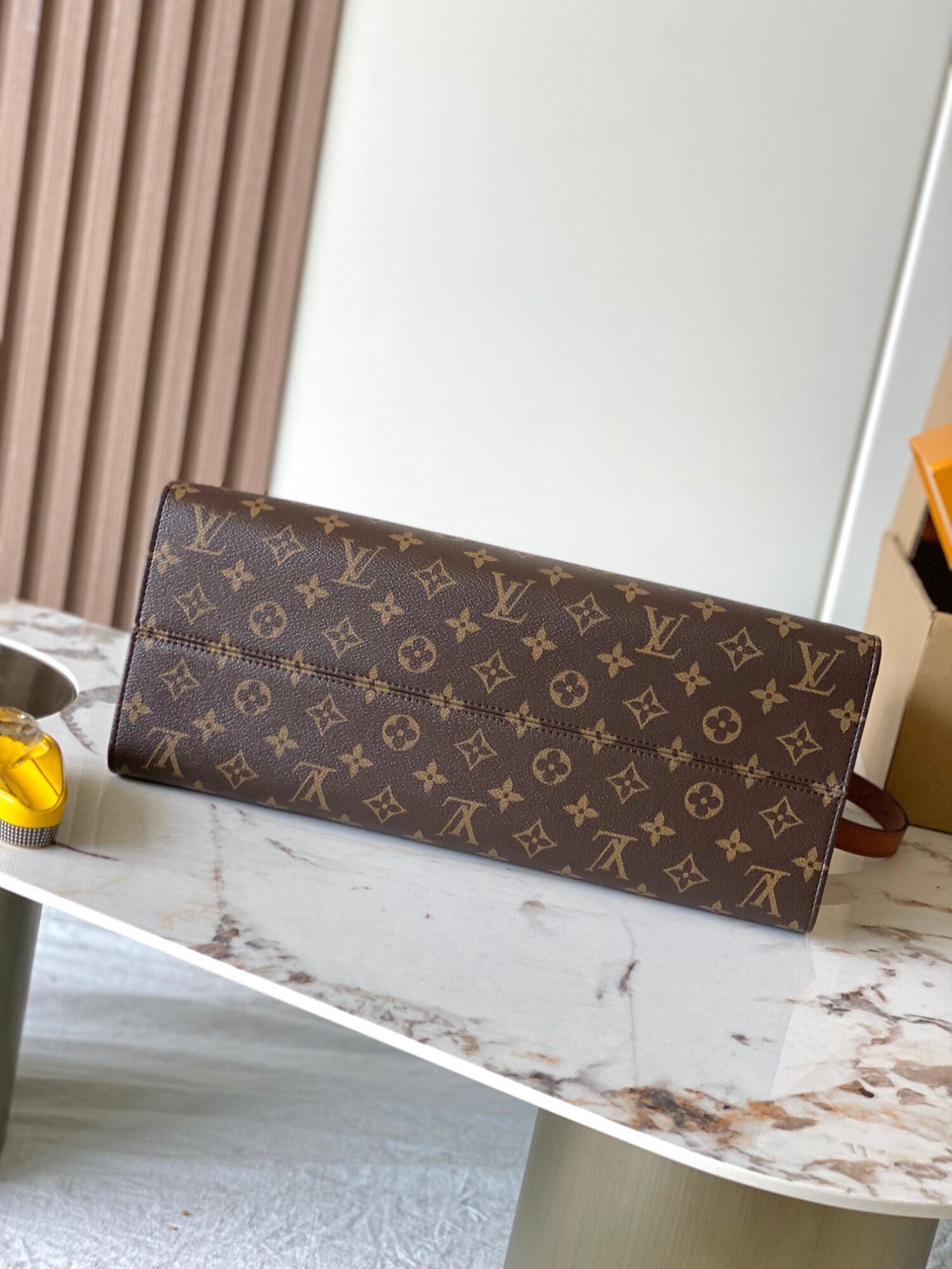 Louis Vuitton This ONTHEGO ORGANIZER handbag