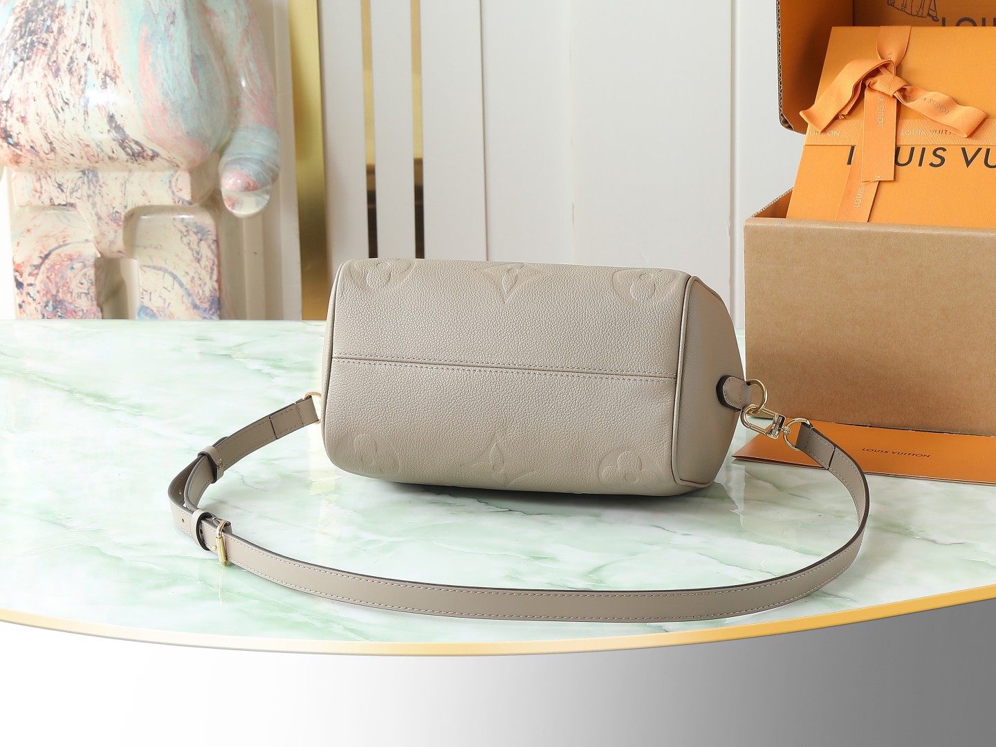 Louis Vuitton M59273 Grey — Full Leather Embossed Speedy "Pillow" Bag — Speedy Bandoulière 25 Handbag (M58947)