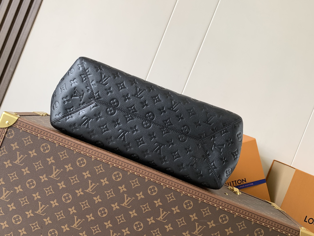 Louis Vuitton True to its name, this medium-sized "All In One" handbag is designed to be versatile, effortlessly transforming into either a tote or a Hobo bag.