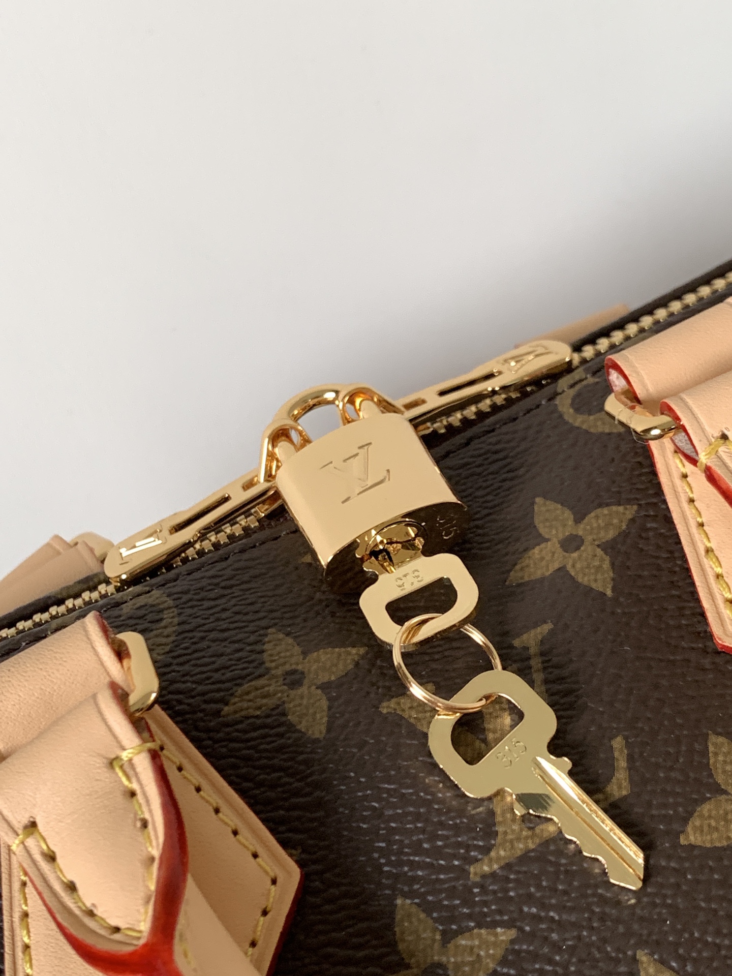 Louis Vuitton Drawing inspiration from the House's classics, the Sedy Bandoulière 20 handbag features cowhide leather trim accenting its Monogram canvas.