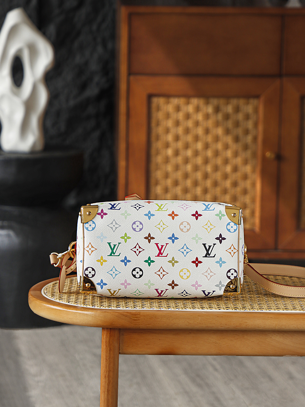 Louis Vuitton The Speedy 25 Tricolor inherits the elegant soul of the classic Speedy series.