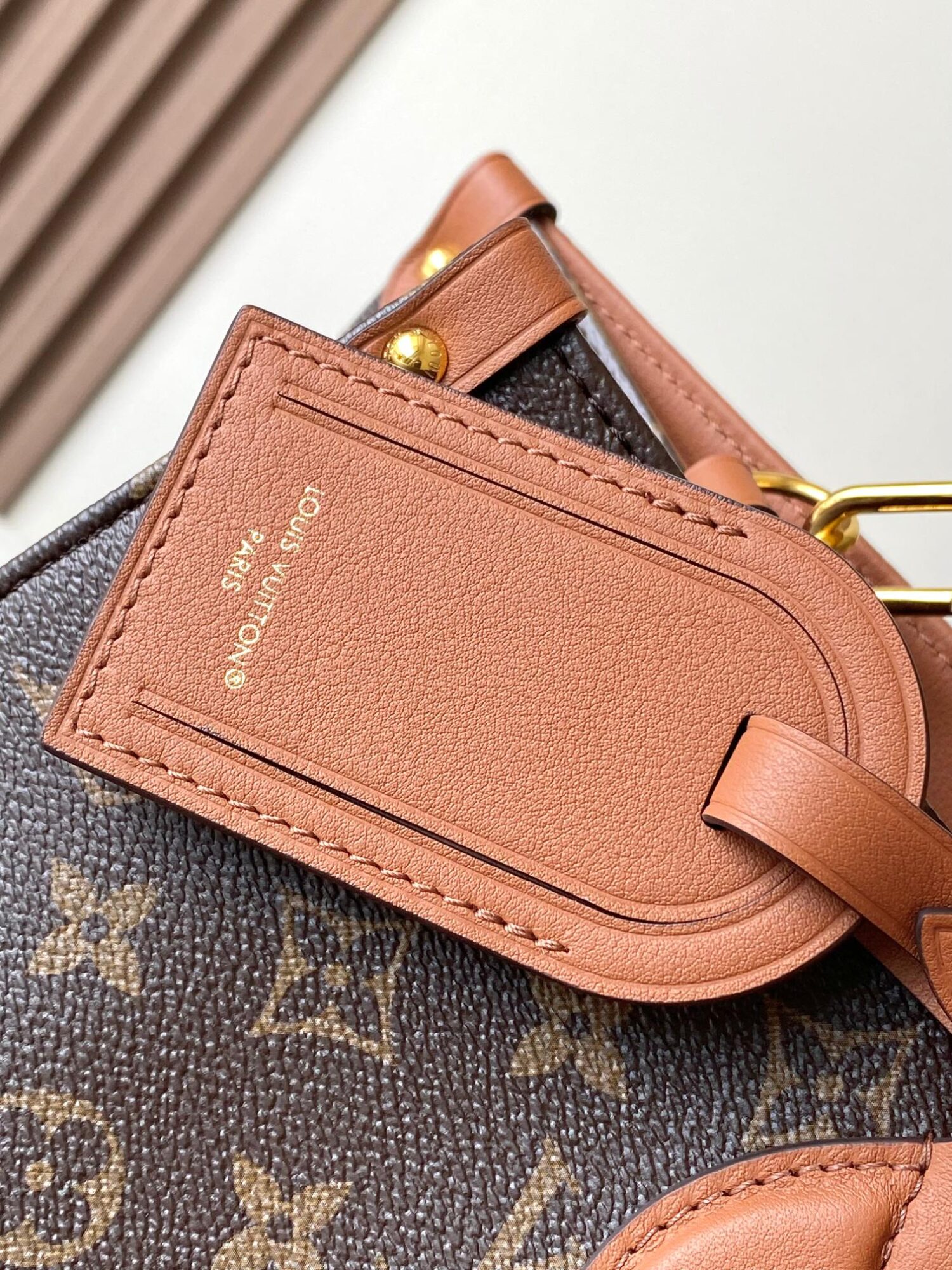 Louis Vuitton This ONTHEGO ORGANIZER handbag