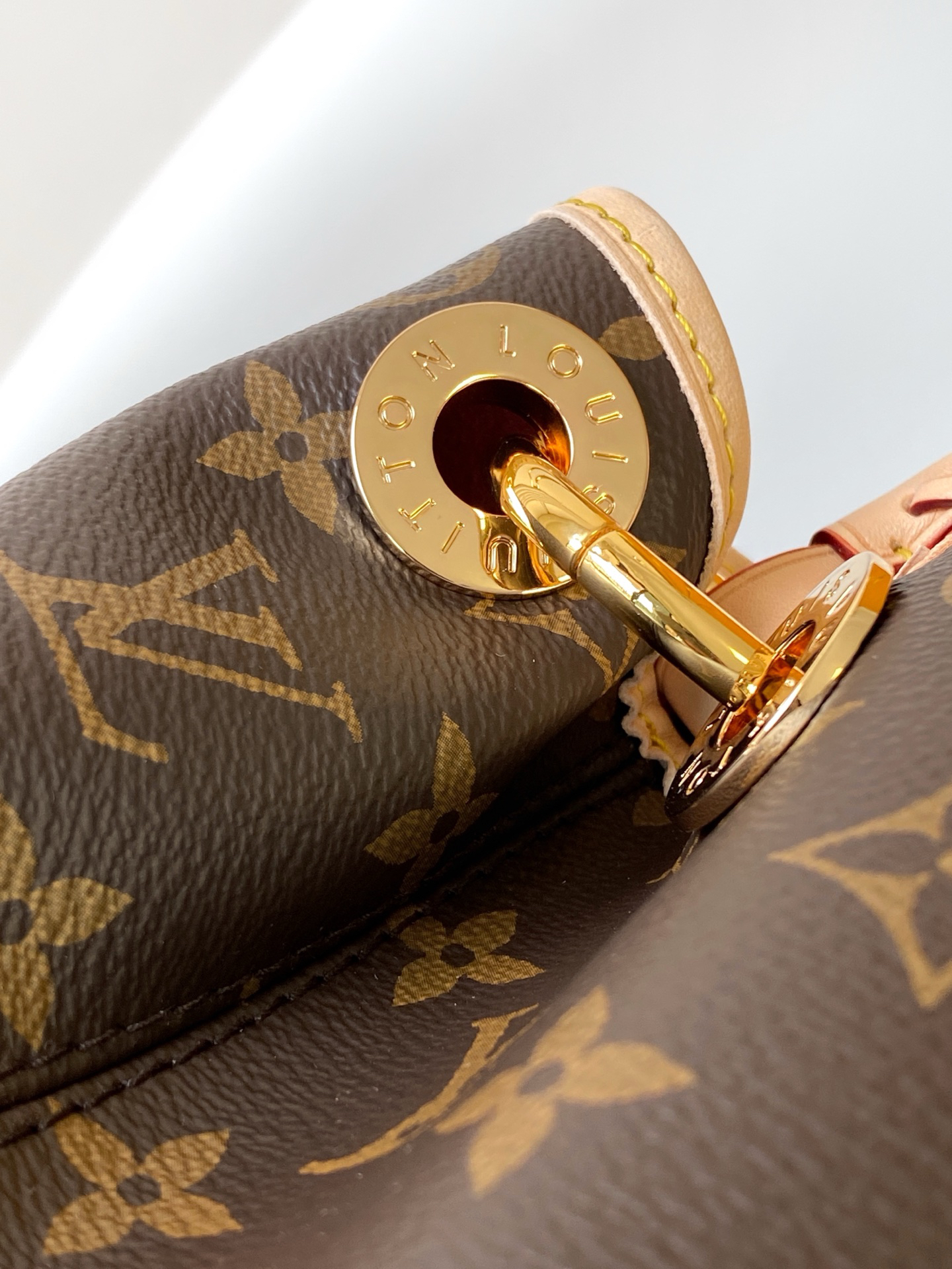 Louis Vuitton This Again bag is a contemporary, more supple, and iconic reinterpretation of the Artsy model, originally launched in 2010.