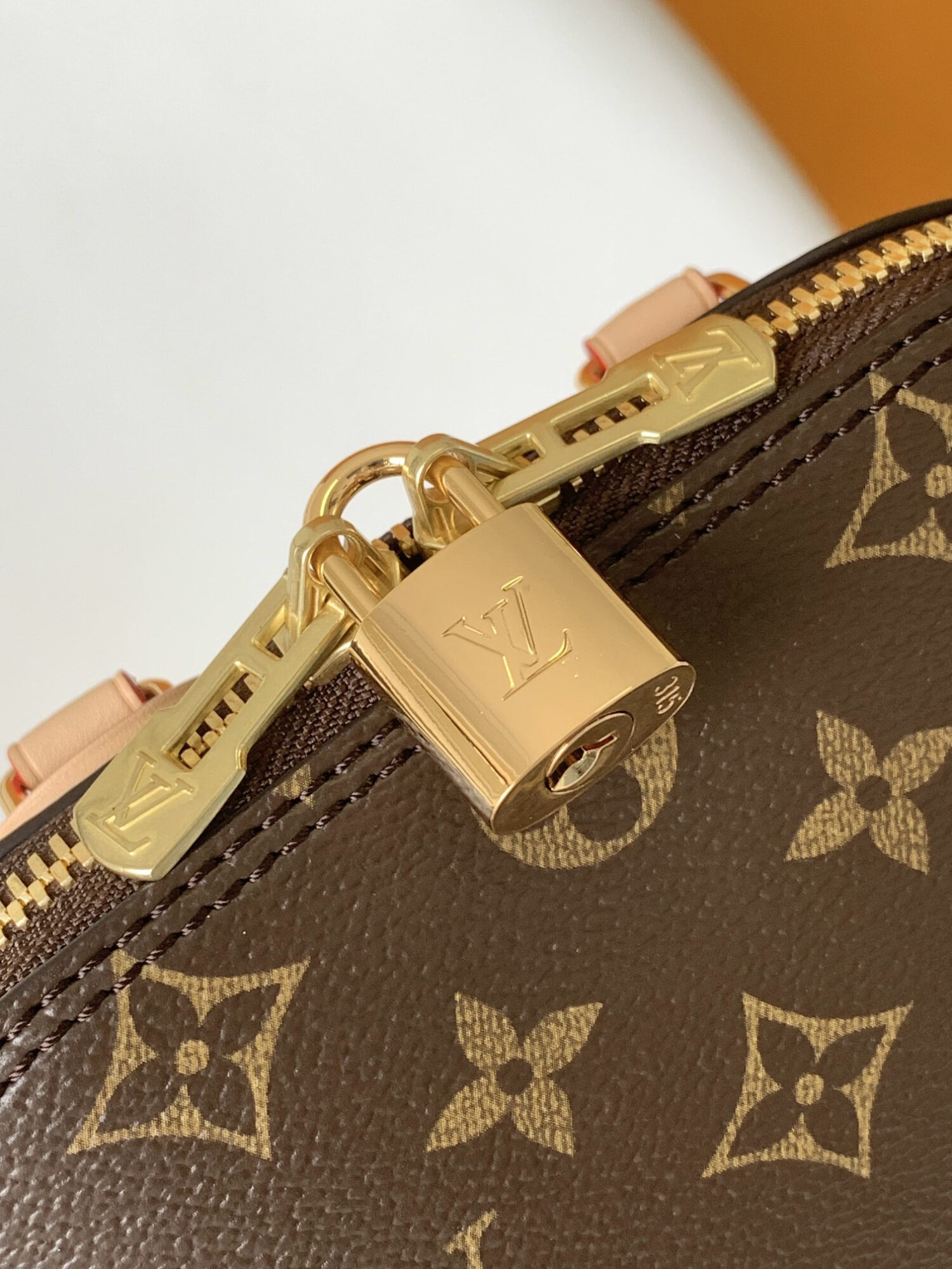 Louis Vuitton Making a striking debut at the Spring/Summer 2024 Women's Fashion Show, this Alma backpack adds a stylish new addition to the Alma collection.