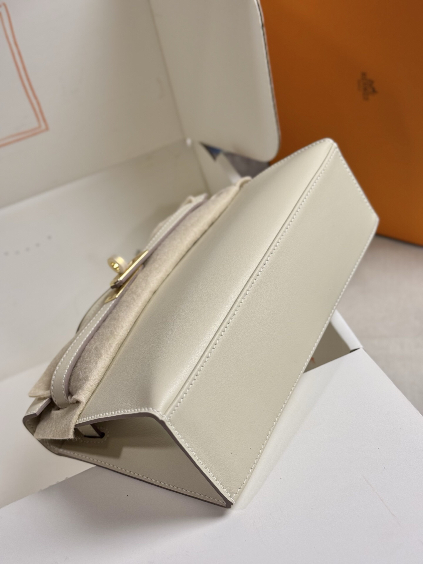 Milkshake White Kelly Generation 1