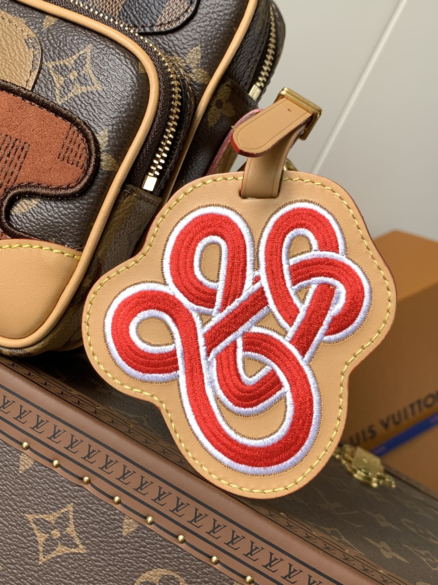 Louis Vuitton This Nil messenger bag features a Monogram canvas body accented with Damier and Monogram Reverse canvas patches, creating an elegant patchwork effect.