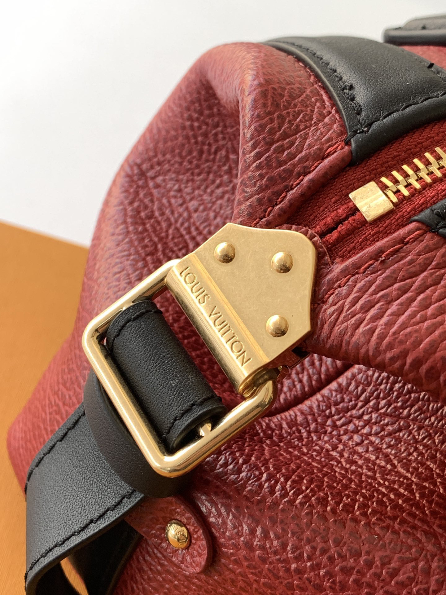 Louis Vuitton Part of the Spring/Summer 2025 Collection, the Nano LV Rider bag combines pixelated grained lambskin with elements of smooth cowhide.