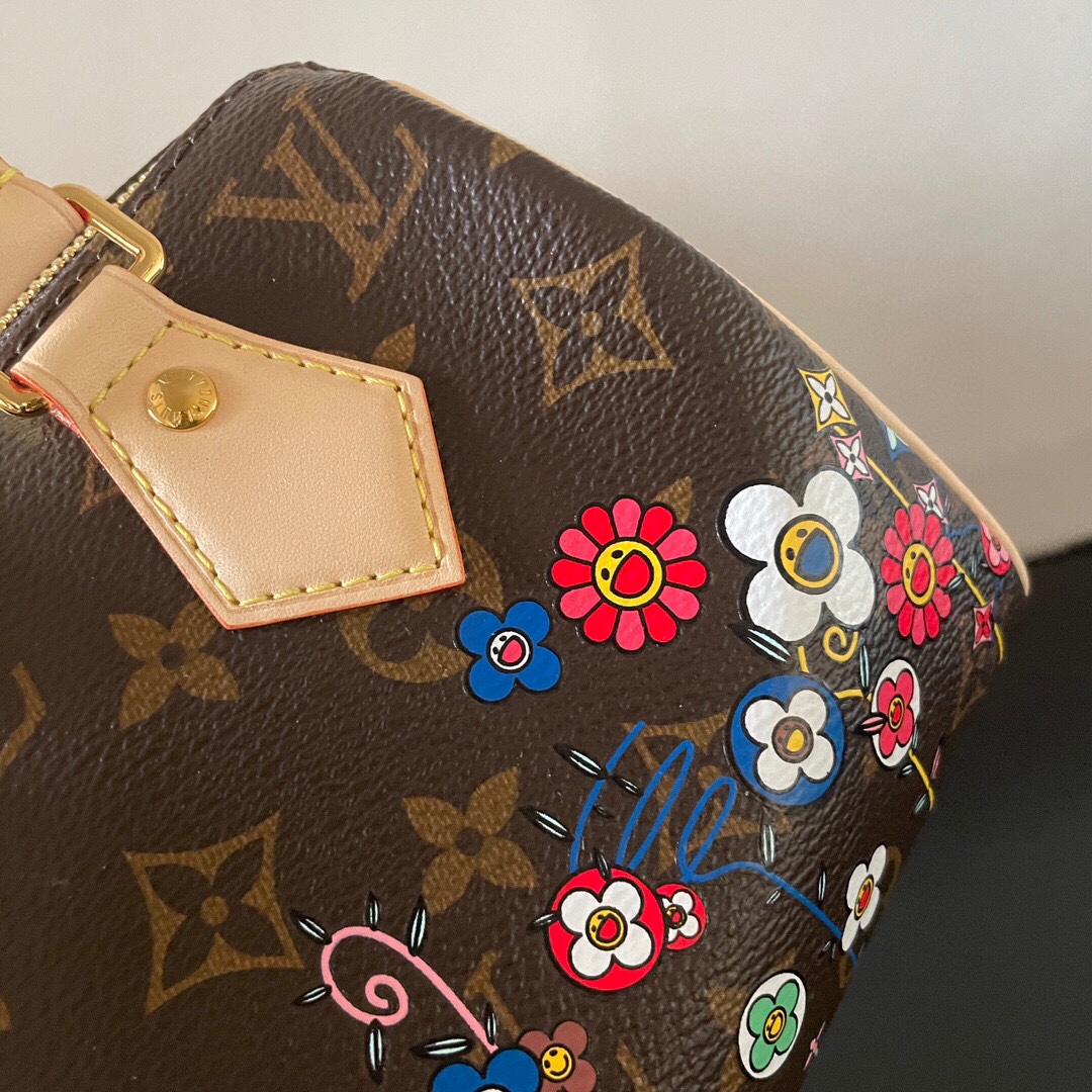 Louis Vuitton This Speedy Bandoulière 20 handbag combines Monogram canvas with cowhide leather trim.