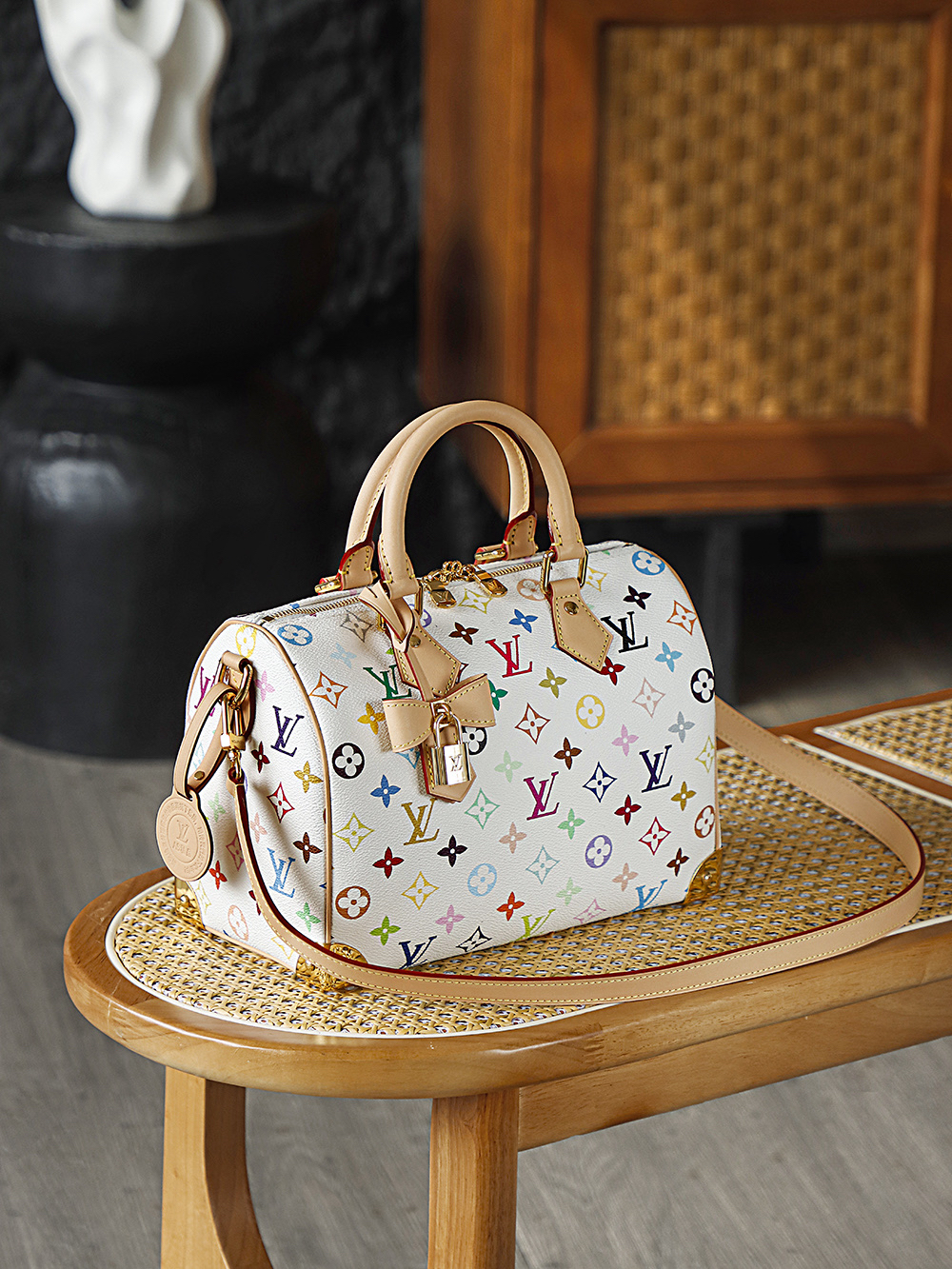 Louis Vuitton The Speedy 25 Tricolor inherits the elegant soul of the classic Speedy series.